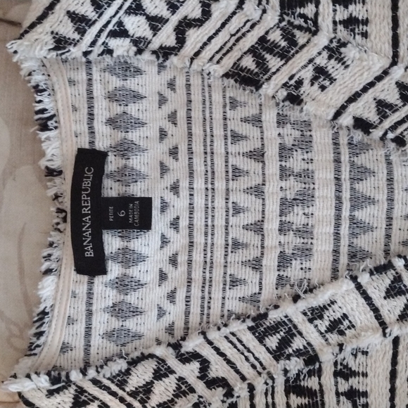NWOT BANANA REPUBLIC Thick WOVEN AZTEC PRINT Fringed Short sleeve with Peplum!! - Picture 2 of 6